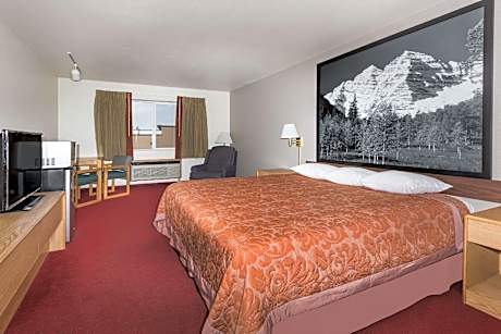 1 King Bed Non-Smoking