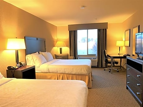 Standard Room with Two Queen Beds - Communications Accessible Tub