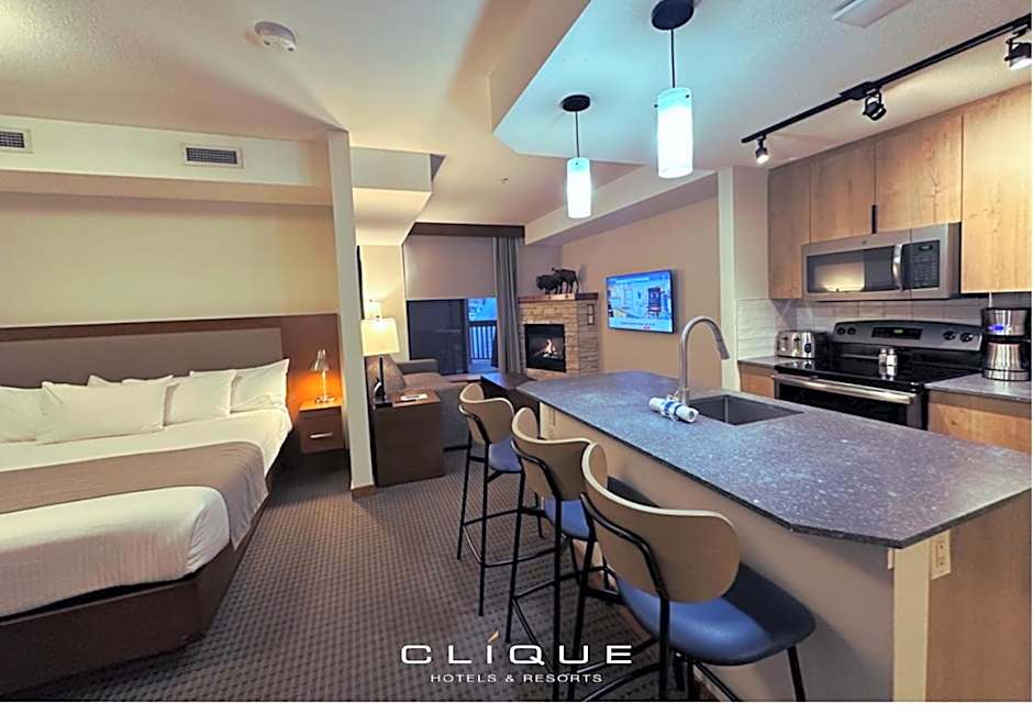 Falcon Crest Lodge by CLIQUE