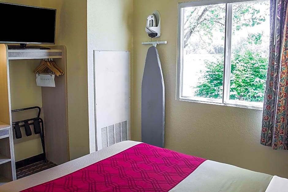Econo Lodge Meadville