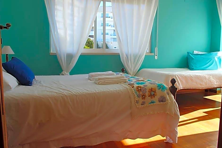 Ericeira Chill Hill Hostel & Private Rooms