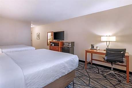 Queen Rooms with Two Queen Beds - Non-Smoking
