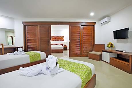 FAMILY ROOM (1 DBL + 1 TWIN)