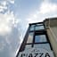 La Piazza Hotel
