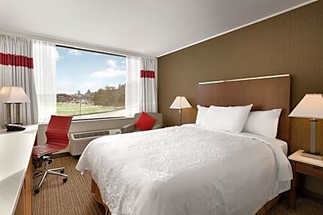 Coast Marine Wing - Queen Room