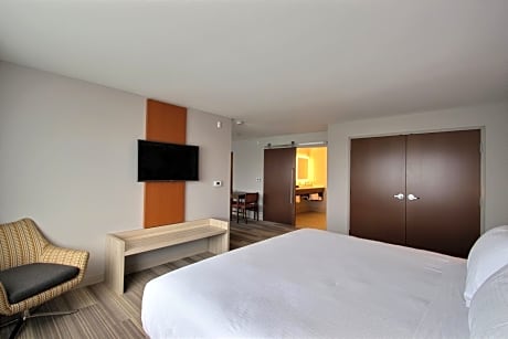 1 King Suite