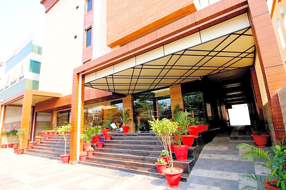 Pinnacle by Click Hotels, Lucknow