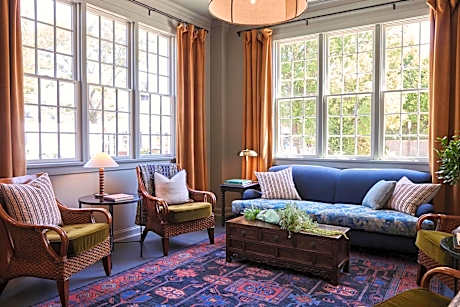 The Harbor Front Inn