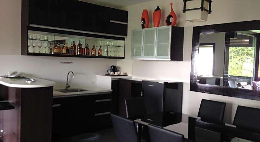 Hollywood Drive-In Hotel