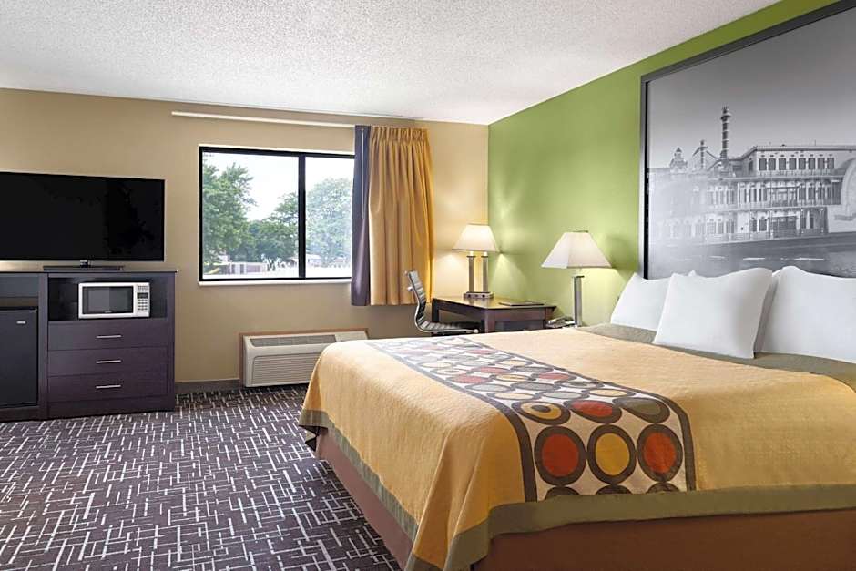 Super 8 by Wyndham Dyersville