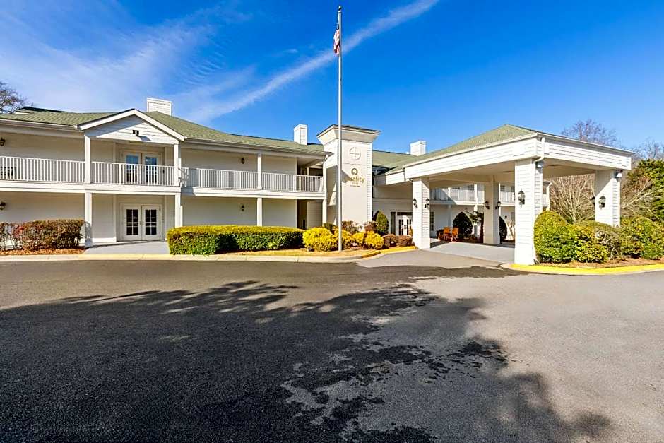 Quality Inn Fayetteville Near Historic Downtown Square