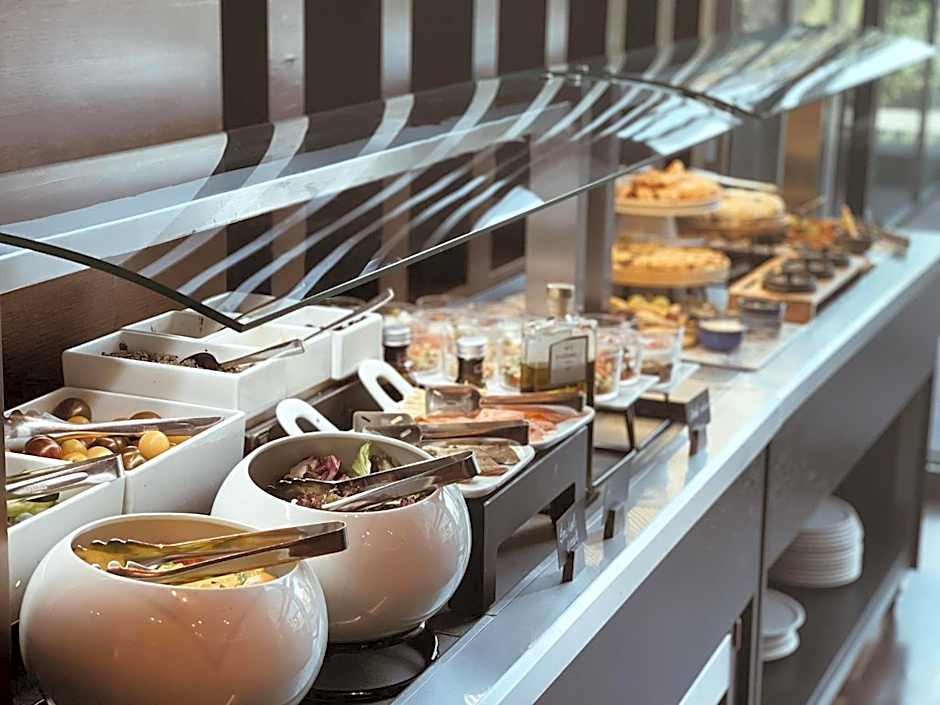 Metropol Palace, Belgrade