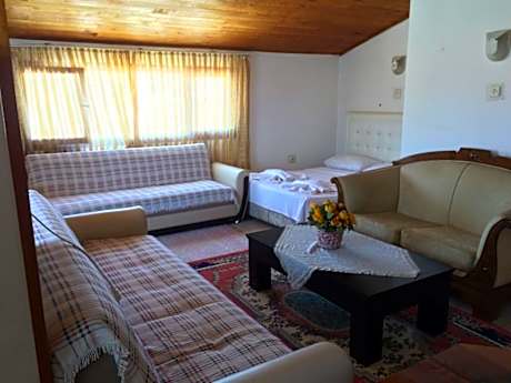 Parmis Rooms