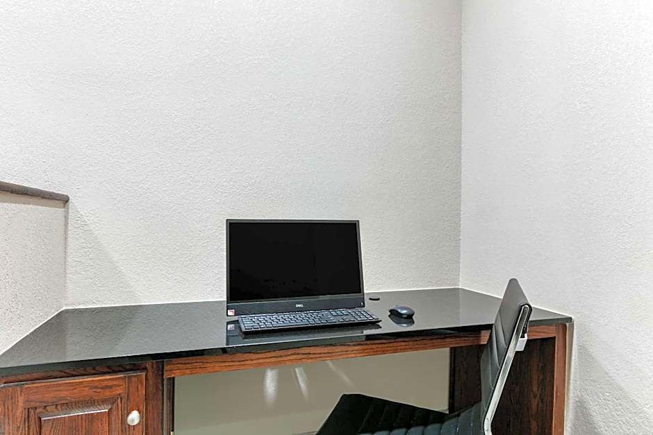 Clarion Pointe Columbus-Bradley Park