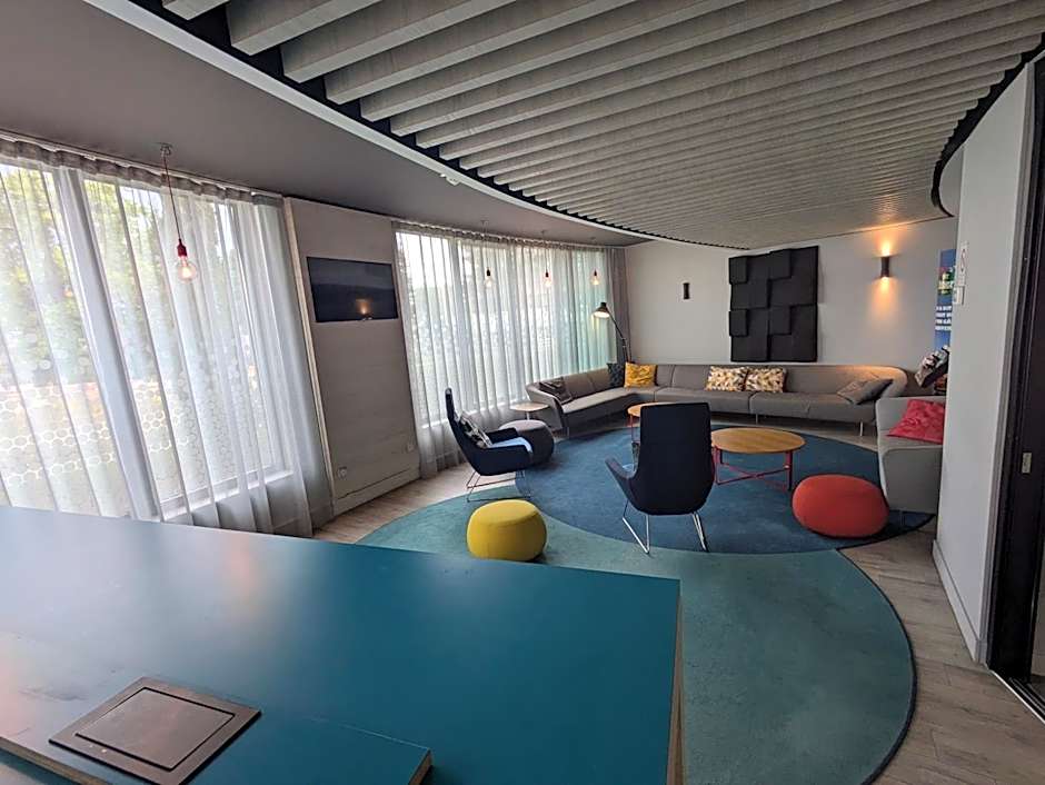 Holiday Inn Express Paris - Velizy By IHG