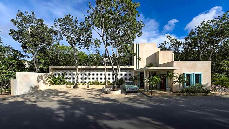 Hotel Tiki Tiki