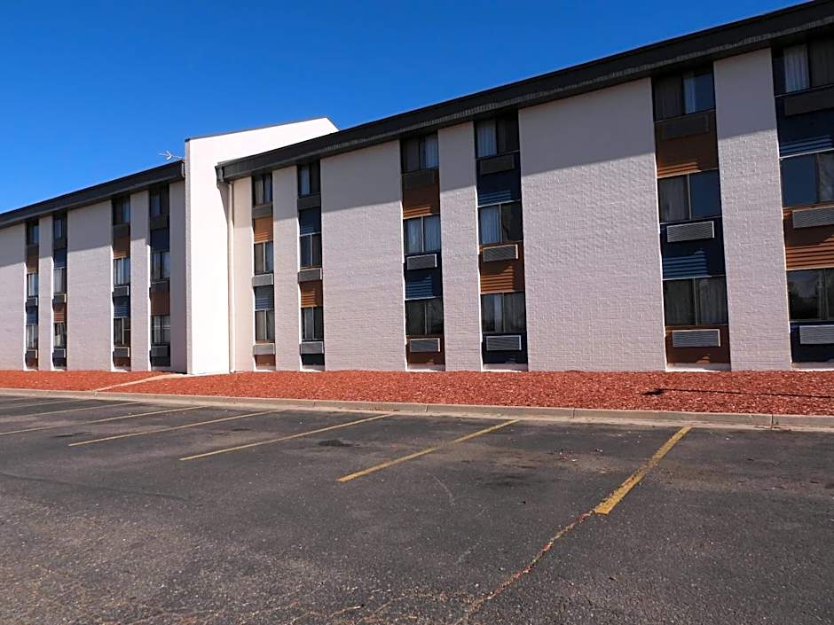 Super 8 by Wyndham Westminster Denver North
