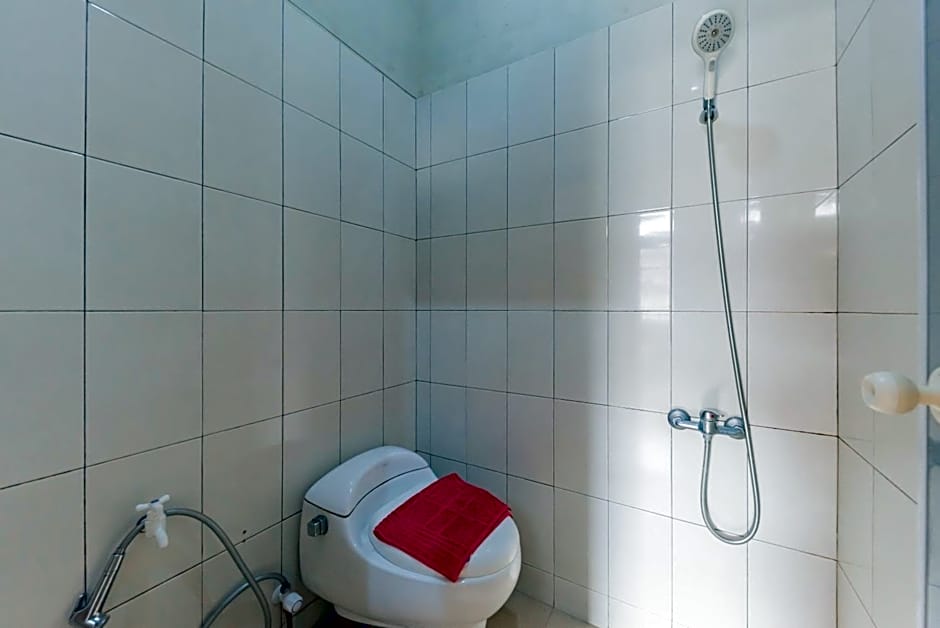 RedDoorz Syariah near Politeknik Negeri Bandung Campus