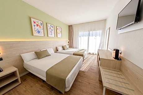 Family Room (2 Adults + 2 Children)