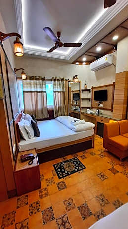 Deluxe Quad Bed Family Room City View