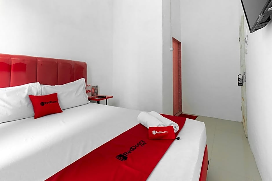 RedDoorz @ Jalan Dr Mansyur Medan 2