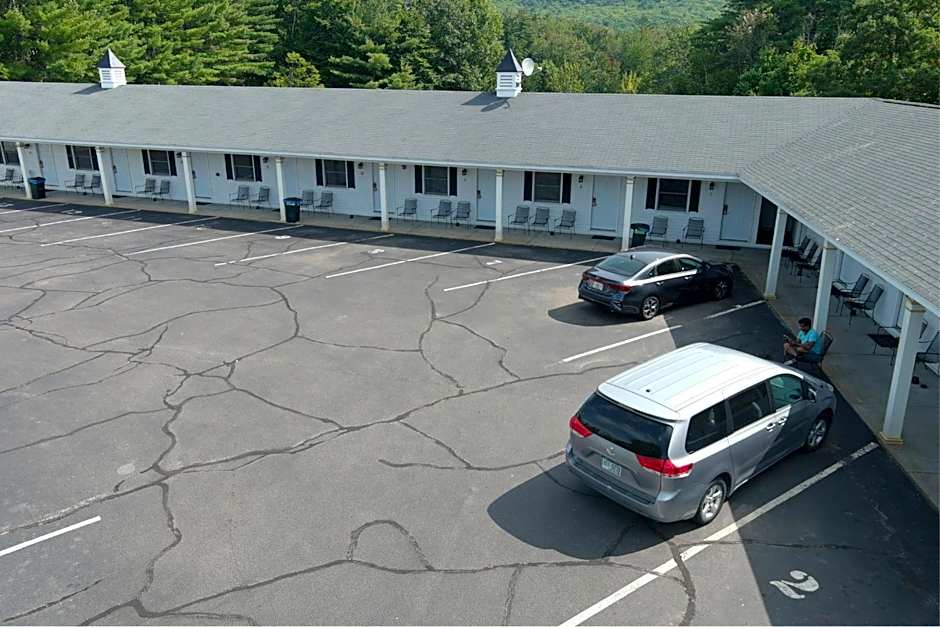 Colonial Motel