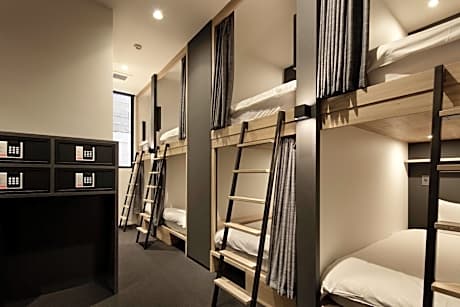 Bunk Bed in Mixed Dormitory Room (10 Adults)