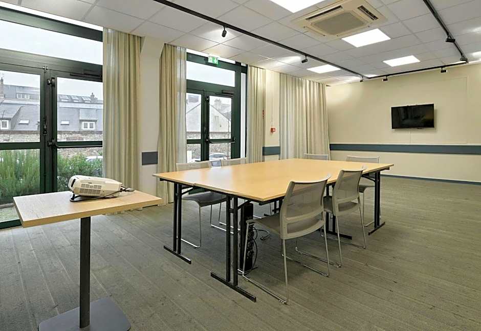 B&B HOTEL Le Mans Centre Cathedrale