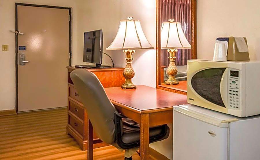 Studios and Suites 4 Less Emporia