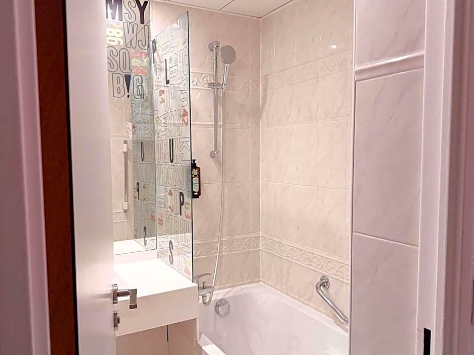 Ibis Styles Paris Tolbiac Bibliotheque