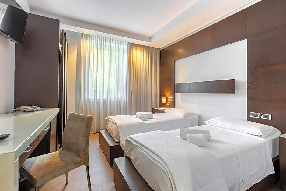 Aston Hotel