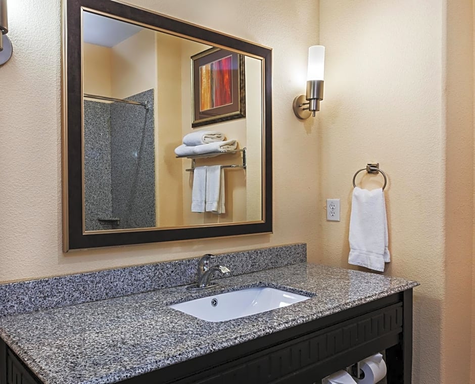 Holiday Inn Express & Suites Cleveland By IHG