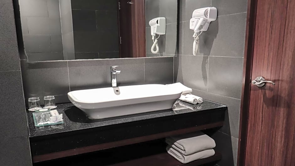 Golden Tulip Essential Makassar