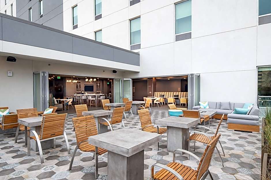 Element Dallas Downtown East