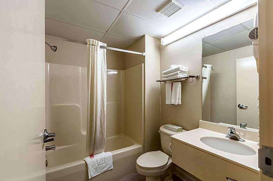 Econo Lodge Inn & Suites Middletown - Winchester South