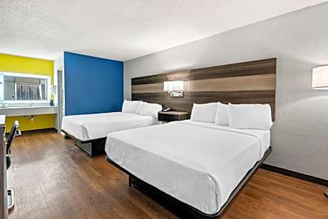 Quadruple Room with Two Queen Beds - Non Smoking