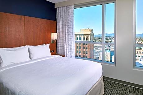 1 Bedroom Suite with 1 King Bed, Sofa bed, Bay View