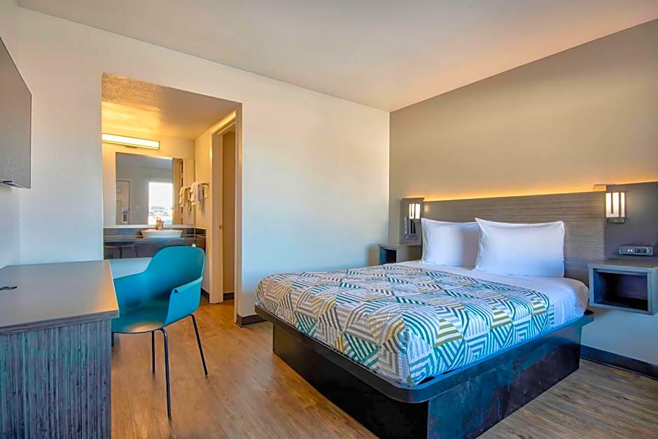 Motel 6-Albuquerque, NM - Carlisle