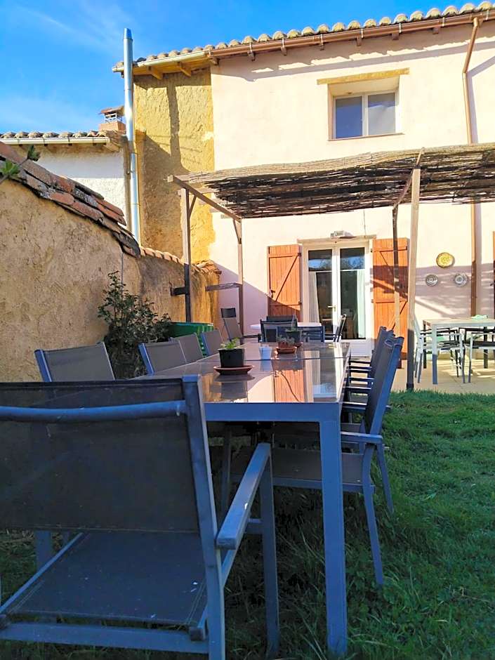 Las Hadas Albergue -solo para Peregrinos - Vegano -Bar