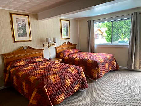 Suite with Kitchen