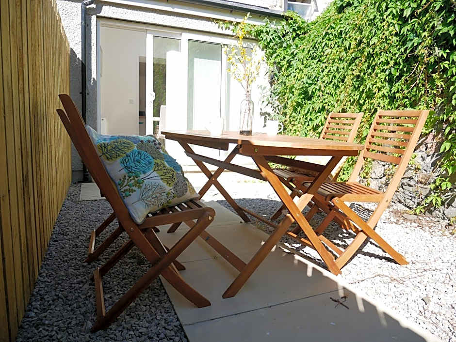 The Courtyard, 4 - Bed, Sleeps 6, Pets Welcome