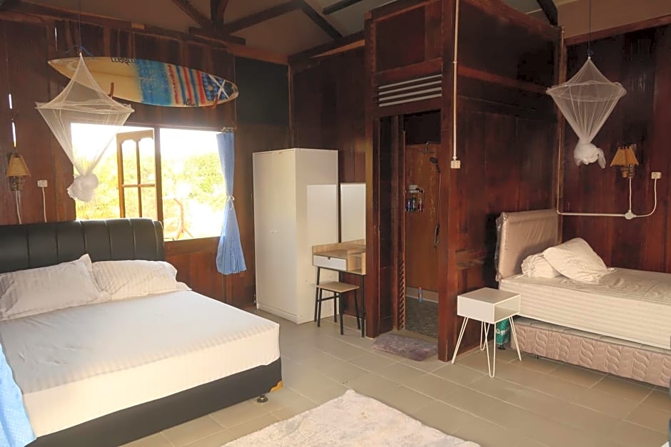 Arya's Surf Camp Cimaja