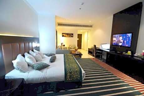 Honeymoon Suite with Indoor Jacuzzi