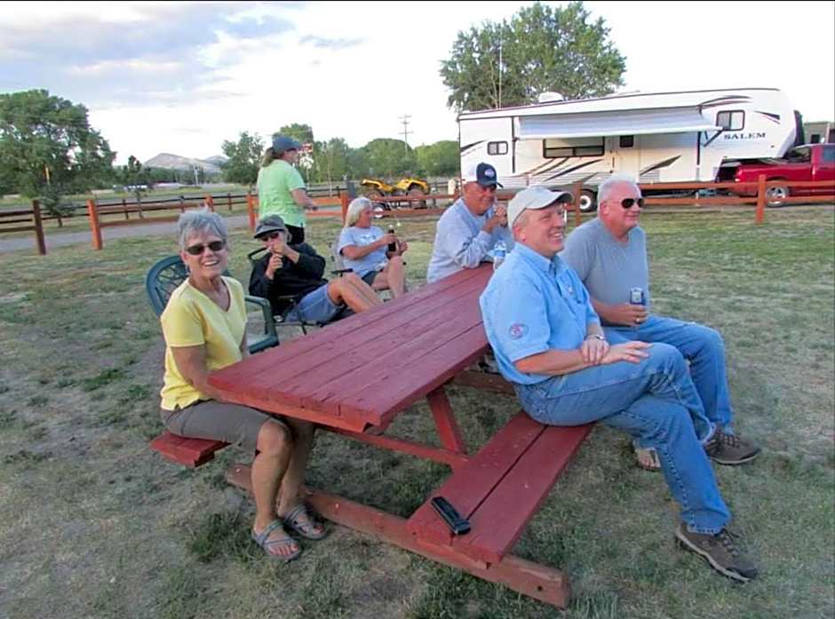 Ute Bluff Lodge, Cabins and RV park