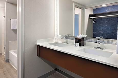 Suite, 1 Bedroom (2 Queen Beds and 1 Double Sofa Bed)