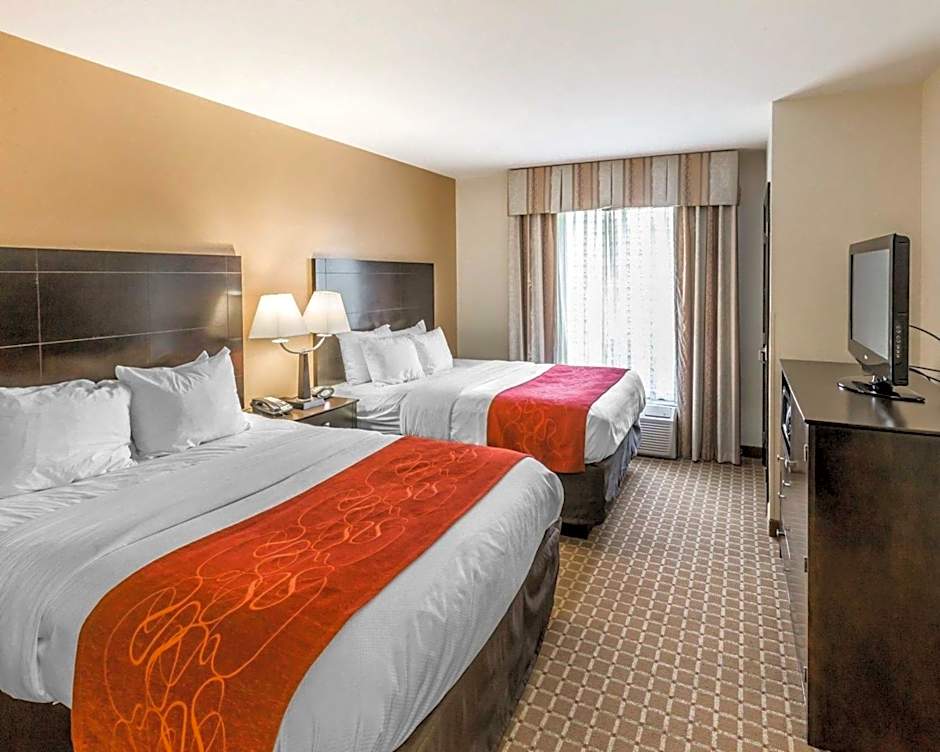 Comfort Suites Clinton near Presbyterian College