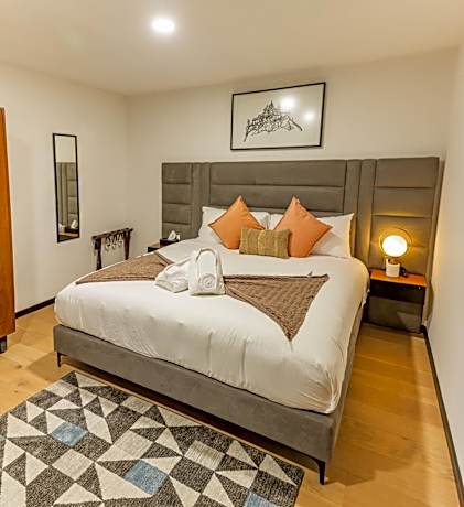 Deluxe Queen Room