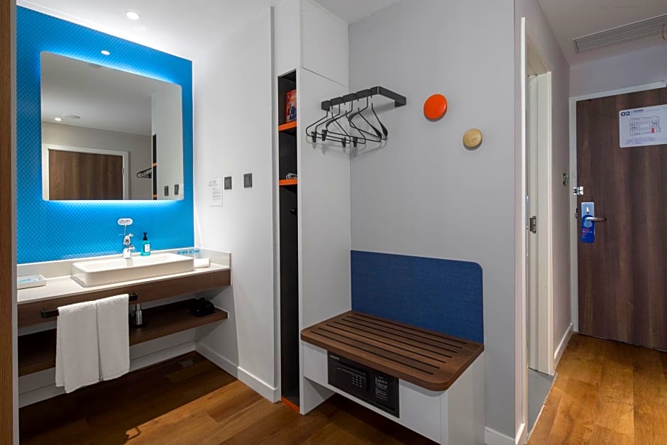 HOLIDAY INN EXPRESS Shanghai Tourism Zone