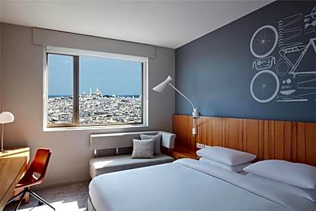 Deluxe King Room with Montmartre View
