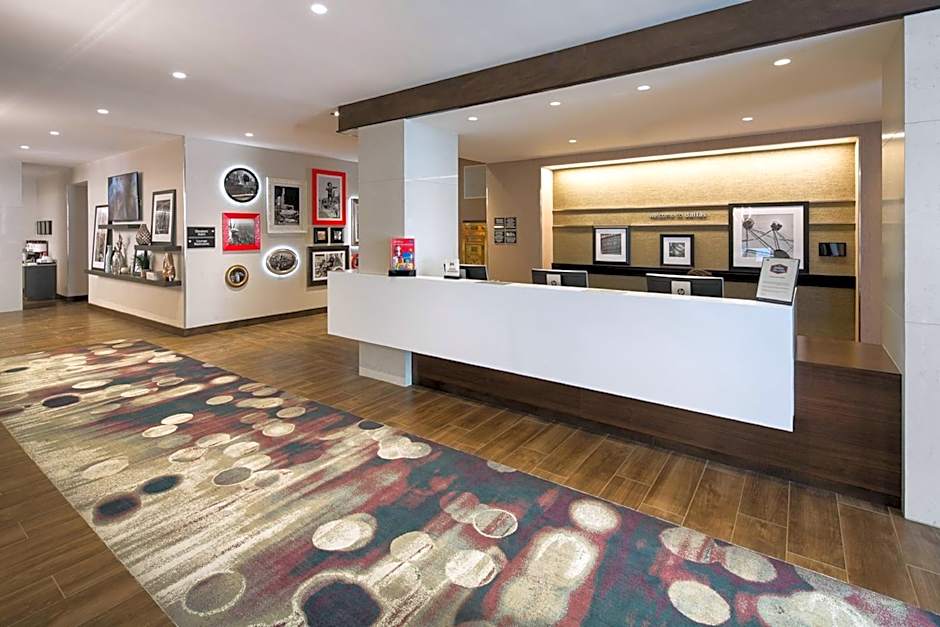 Hampton Inn & Suites Dallas / Downtown